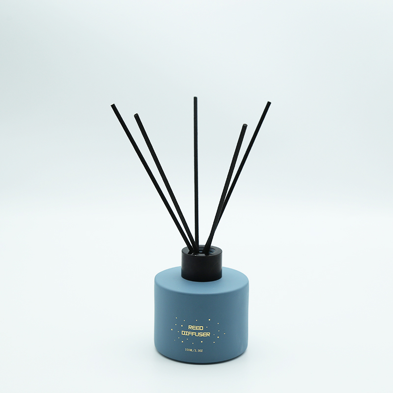 Customized 100ml essential oil room reed diffuser UK with rattan stickers for home fragrance